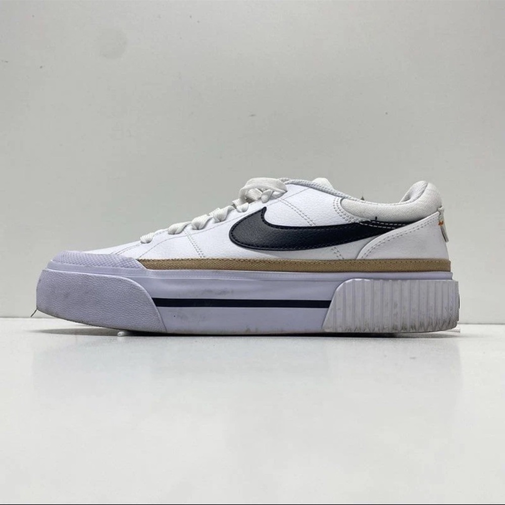 Nike Women’s Court Legacy Lift Size 8